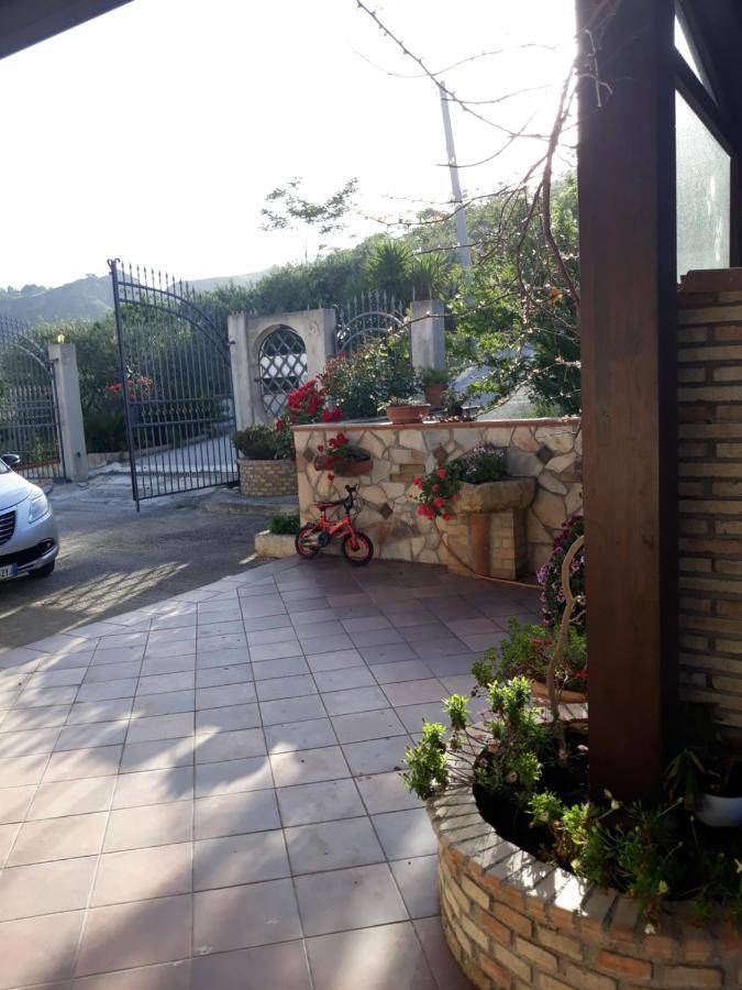 La Casa Di Bia Bed & Breakfast Corleone Bagian luar foto